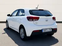 Usado Kia Rio 101 CV (74 kW) 2022 Blanco Berlina