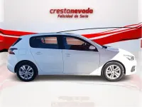 Usado Peugeot 308 Active 131 CV (96 kW) 2021 Blanco