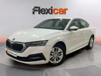 Usado Skoda Octavia Selection 116 CV (85 kW) 2022 Blanco Berlina