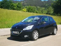 Usado Peugeot 208 Active 92 CV (67 kW) 2012 Negro Utilitario