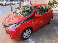 Usado Toyota Aygo X-play 69 CV (50 kW) 2015 Granate Utilitario