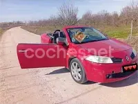 Usado Renault Mégane Cabriolet Privilege 120 CV (88 kW) 2006 Rojo Descapotable
