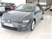 Usado VW Golf VIII Life 110 CV (80 kW) 2021 Gris / plata Berlina