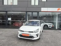 Usado Kia Rio 100 CV (73 kW) 2023 Blanco Berlina