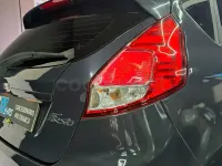 Usado Ford Fiesta Trend 101 CV (74 kW) 2014 Gris / plata Utilitario