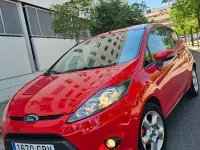 Usado Ford Fiesta Trend 82 CV (60 kW) 2009 Rojo Berlina