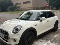 Usado Mini ONE 102 CV (75 kW) 2019 Beige Utilitario