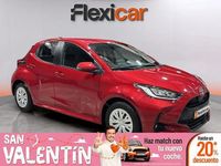 Usado Toyota Yaris Hybrid Active 116 CV (85 kW) 2023 Rojo
