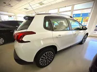 Usado Peugeot 2008 Style 110 CV (80 kW) 2017 Blanco SUV