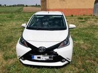 Usado Toyota Aygo X-play 69 CV (50 kW) 2017 Blanco Utilitario