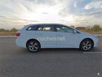 Usado Toyota Avensis Advance 124 CV (91 kW) 2015 Blanco Familiar