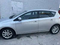 Usado Toyota Auris Active 90 CV (66 kW) 2014 Gris / plata Berlina