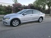 Usado VW Passat Business 150 CV (110 kW) 2021 Blanco Berlina