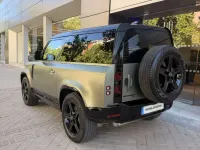 Usado Land Rover Defender SE 400 CV (294 kW) 2021 Verde SUV