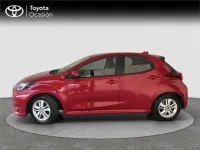 Usado Toyota Yaris Hybrid Active 116 CV (85 kW) 2022 Rojo Monovolumen