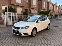 Usado Seat Ibiza Reference 90 CV (66 kW) 2014 Blanco Berlina