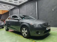 Usado Kia ProCeed 90 CV (66 kW) 2010 Gris Utilitario
