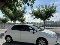 Usado Toyota Auris Active 90 CV (66 kW) 2012 Blanco Berlina