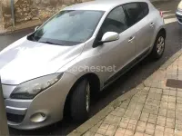 Usado Renault Mégane Dynamique 130 CV (95 kW) 2012 Gris / plata Berlina