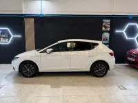 Usado Seat Leon Style 130 CV (95 kW) 2019 Blanco Berlina