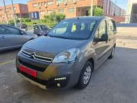 Usado Citroën Berlingo Feel 100 CV (73 kW) 2016 Marrón Monovolumen