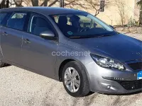 Usado Peugeot 308 SW Active 120 CV (88 kW) 2017 Gris / plata Familiar