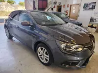 Usado Renault Mégane III Business 90 CV (66 kW) 2016 Gris / plata Berlina