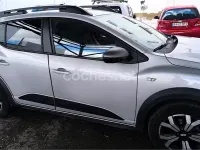 Usado Dacia Sandero Expression 101 CV (74 kW) 2023 Gris / plata Berlina