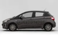 Usado Toyota Yaris Hybrid 100 CV (73 kW) 2017 Gris / plata Berlina