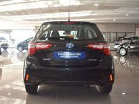 Usado Toyota Yaris Hybrid Active 99 CV (72 kW) 2018 Negro Utilitario
