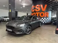 Usado Ford Focus ST-Line 120 CV (88 kW) 2022 Gris Utilitario