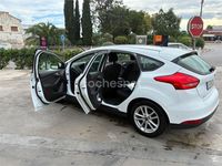 Begagnad Ford Focus Trend 95 HK (69 kW) 2015 Vit Sedan