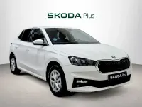 Usado Skoda Fabia Selection 95 CV (69 kW) 2024 Blanco Utilitario