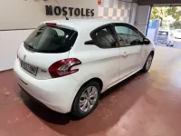 Usado Peugeot 208 Allure 82 CV (60 kW) 2012 Blanco Utilitario