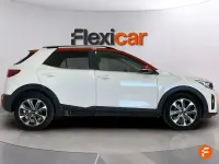 Usado Kia Stonic 100 HP (73 kW) 2019 Branco SUV