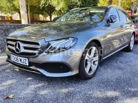 Usado Mercedes E200 150 CV (110 kW) 2017 Gris / plata Familiar