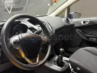 Usado Ford Fiesta Trend 100 CV (73 kW) 2015 Azul Utilitario