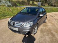 Usado Mercedes B200 136 CV (100 kW) 2012 Gris / plata Monovolumen
