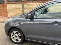 Usado Ford Ka Plus Ultimate 85 CV (62 kW) 2018 Gris / plata Utilitario