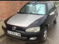 Usado Peugeot 106 58 CV (42 kW) 1996 Negro Utilitario