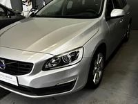 Usado Volvo V60 120 CV (88 kW) 2018 Plata Familiar