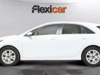 Begagnad Kia Ceed 101 HK (74 kW) 2022 Vit Halvkombi