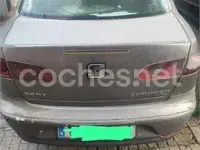 Usado Seat Cordoba Sport 100 CV (73 kW) 2008 Gris / plata Berlina