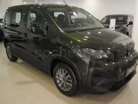 Usado Peugeot Rifter Allure 100 CV (73 kW) 2025 Verde Monovolumen