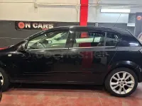 Usado Opel Astra Cosmo 100 CV (73 kW) 2007 Negro Berlina