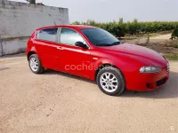 Usado Alfa Romeo 147 Distinctive 120 CV (88 kW) 2005 Rojo Utilitario