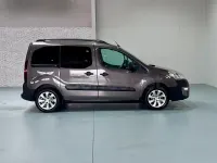 Usado Peugeot Partner Tepee Style 120 CV (88 kW) 2018 Marrón Monovolumen