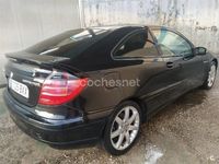 Usado Mercedes C200 163 CV (119 kW) 2002 Negro Berlina