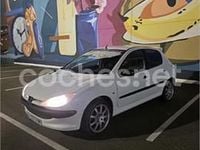 Usado Peugeot 206 75 CV (55 kW) 1999 Blanco Berlina