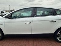 Usado Lancia Delta 120 CV (88 kW) 2010 Blanco Utilitario